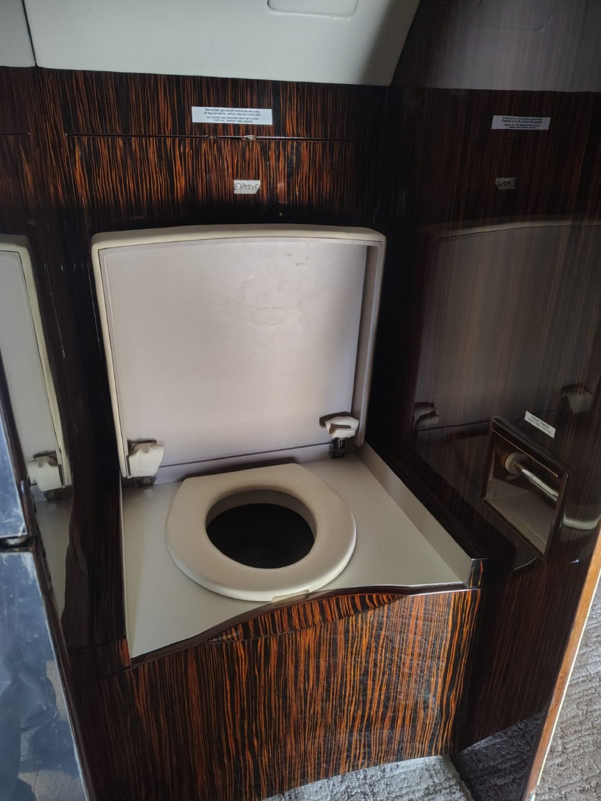 Bombardier Challenger 604 cabin