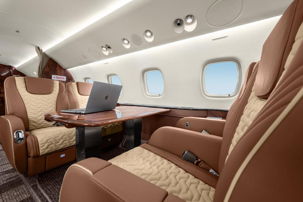 Embraer Legacy 650 executive cabin